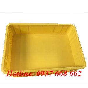 Mặt trong thùng nhựa đặc Hs007, màu vàng. Kích thước: 610x420x150 mm