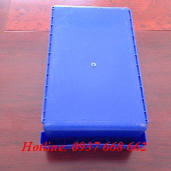 Mặt đáy thùng nhựa đặc KPT01. Kích thước: 380*230*140 mm